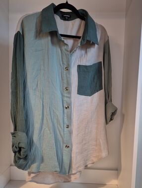 mittoshop Two-Tone Sage Green and Cream Button-Down Shirt